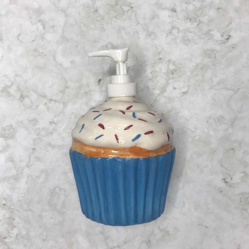 Urban Outfitters Cupcake Hand Soap Dispenser NWT